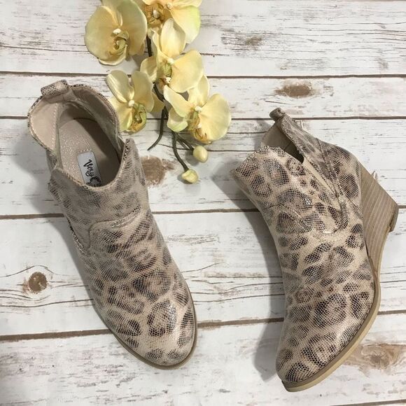 Very G Snake Skin Print Booties Size 7.5 ankle boots - Picture 1 of 12